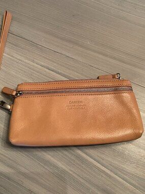 Danier Ladies Tan Leather Wallet/Purse/Bag